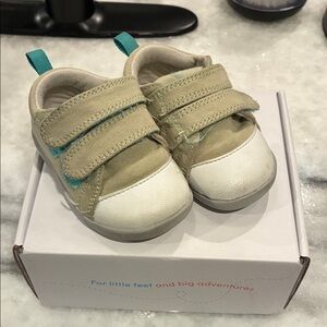 Ten Little Sage Green Shoes (4 M)